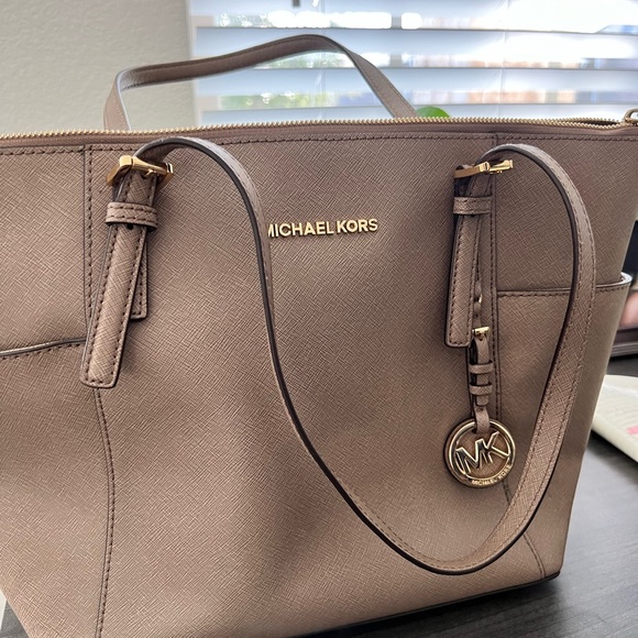 Michael Kors Marilyn Tote Bag - Picture 4 of 10